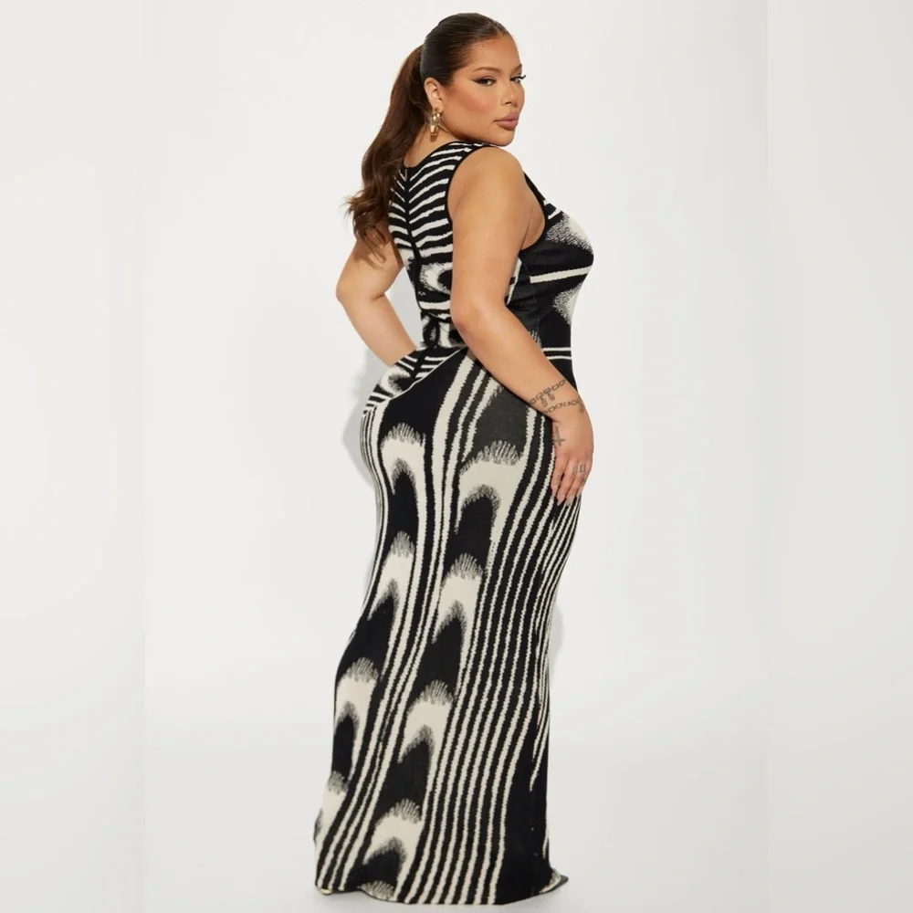 Fashion Nova Black and Cream Maxi Dress - Picture 3 of 9
